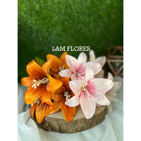 Kit com 5 Buquês de Lírio artificial com 5 flores ideal para arranjos e decoração eventos