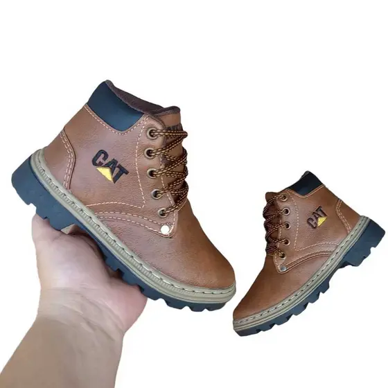 Bota infantil Cat 26 ao 36 Menino Coturno infantil Confortável Solado Antiderrapante Colado e Costurado.