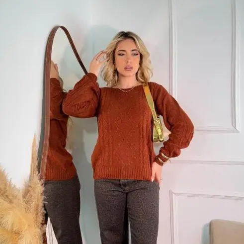 Blusa Feminina Tricô Inverno Mousse Decote Canoa Detalhes Losango Manga Longa Detalhes Furinhos