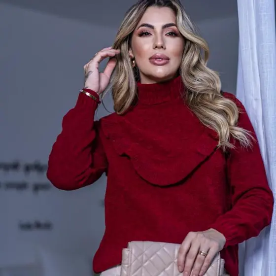 Blusa Feminina Tricô Inverno Mousse Gola Alta Canelada Detalhes Ponto Pipoca Babado