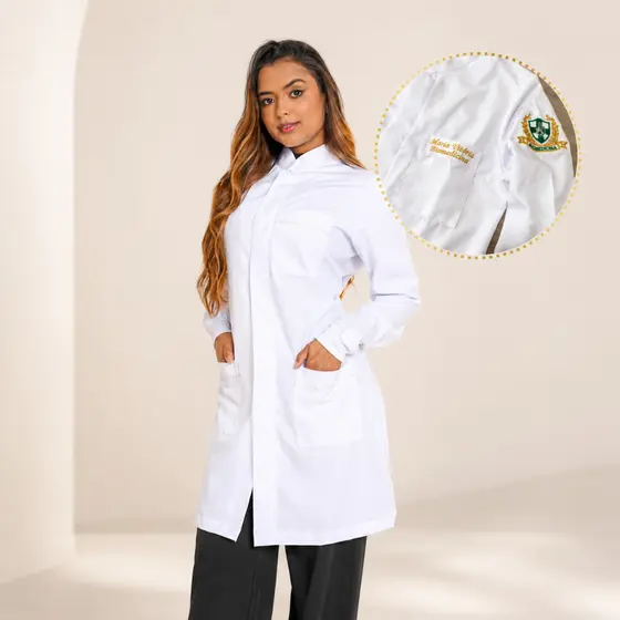 Jaleco Feminino Personalizado Bordado Acinturado Gabardine Branco Gola Padre Botão Hospitalar