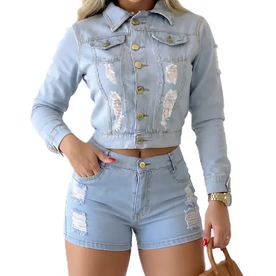 Kit 2  Jaqueta Jeans Feminina Cor Clara e Short Feminino Jeans Cor Clara com Rasgado sem lycra