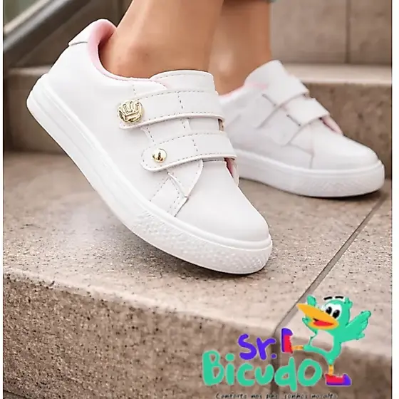 Tênis feminino infantil com velcro fácil de calçar muito delicado