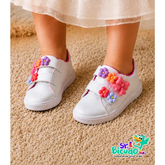 Tênis Infantil Feminino Branco com Flores e Laço 3D Calce Fácil Confortável Sr. Bicudo