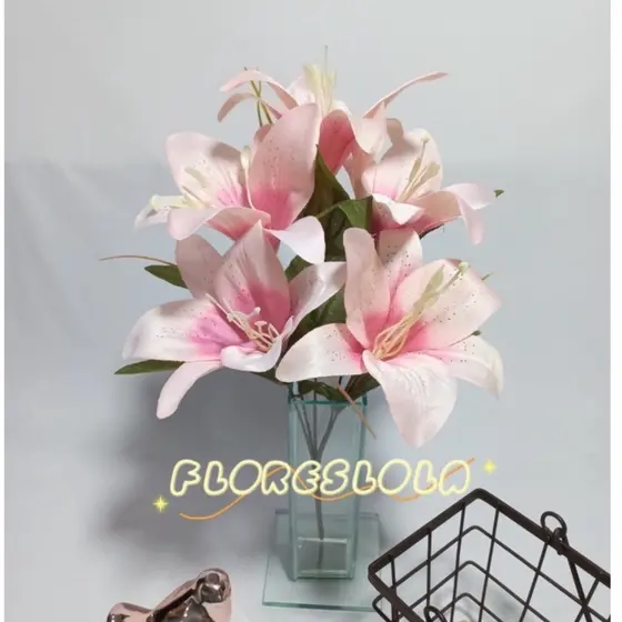 Buquê de Lírio Artificial com 5 Flores P/ Decoração Casamento, Arranjos, Decorar Festas e casa