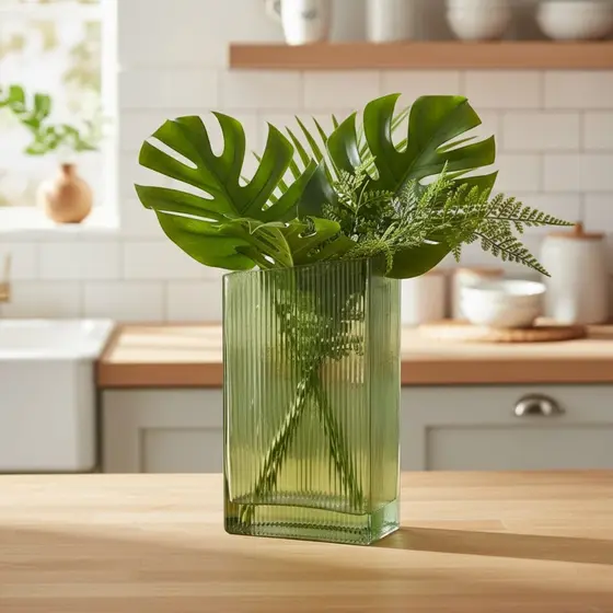 Vaso Alto Vidro Verde Translúcido Canelado para Arranjos Secos