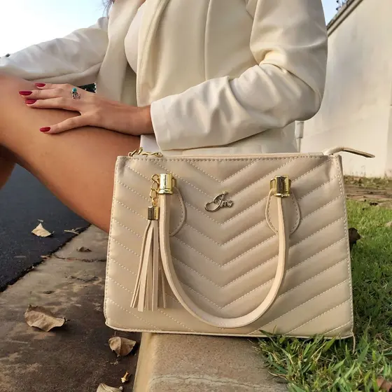 Bolsa Feminina Média V com Alça Transversal Removivel Immateriale