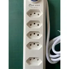 Extensão Elétrica 5 Tomadas, com 3 Entradas USB fio 2 Metros