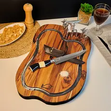 Kit Churrasco Artesanal com Tábua de Corte Garfo Petisco Faca e Caixa de Presente