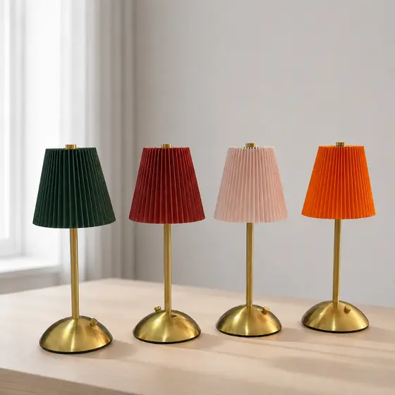 Luminária de Mesa LED Moderna Dourada Abajur Decorativo Quarto Sala Cabeceira Luz Ambiente