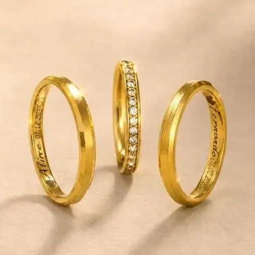 Par de Alianças Chanfradas Douradas 3mm Namoro Casamento Com Gravação  + Anel Solitário Brilhante