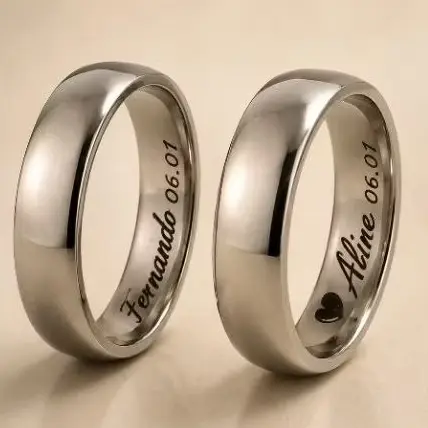 Par de Aliança Tradicional Prata em Aço Cirúrgico Namoro Casamento Lisa Boleada 6 mm Com Gravação + Anel Solitário 2 mm