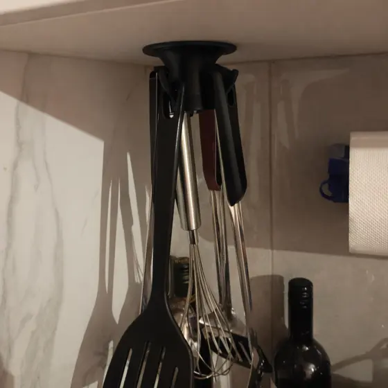 Organizador Giratório 360º Multiuso - Suporte para Temperos, Cosméticos e Cozinha (Branco/Preto)