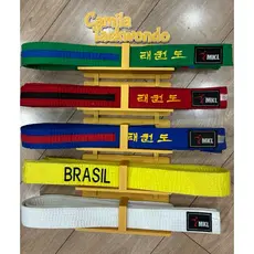 Suporte para faixas de graduação artes marciais