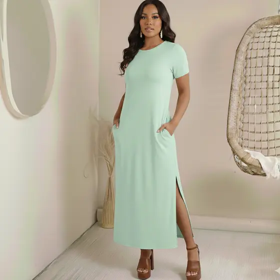 Vestido Básico Midi com Bolsos e Fenda Lateral
