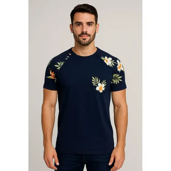 Camiseta masculina azul marinho com estampa floral e bolso frontal