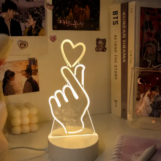 Luminária Led 3d Abajur Acrílico 4w Coração Coreano 3 cores Bivolt