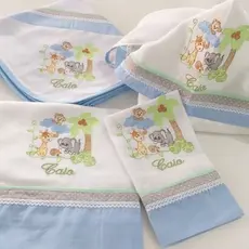 Kit Maternidade 4 Peças Bordado Personalizado 1 Toalha Banho 1 Fralda Passeio 2 fraldas de Boca