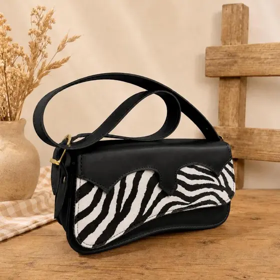 Bolsa Baguete de Ombro Feminina  Ana Castela Estampa Country Barretos