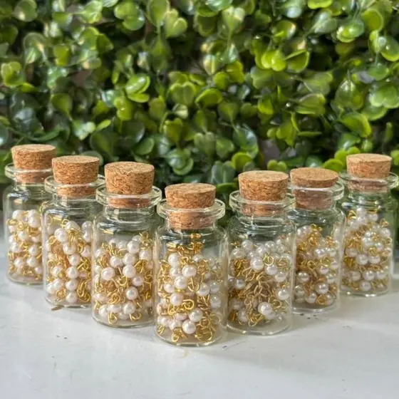 Kit 60 Terço Lembrancinha No Vidrinho Perola Branco Pescoço 1° Eucaristia Crisma Batizado