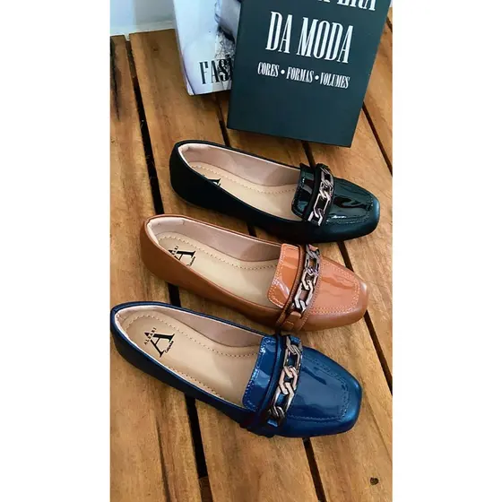 Sapatilhas Mocassins Bico Quadrado corrente com Detalhe em Verniz-Estilo e Sofisticação Confortavel
