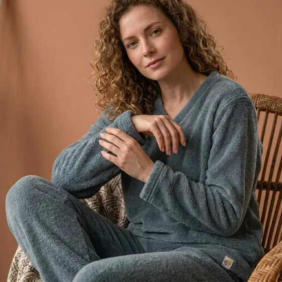 Pijama Quentinho Feminino Fleece Microfibra 200g Gola V Toque Leve e Macio Mantinha Para o Frio