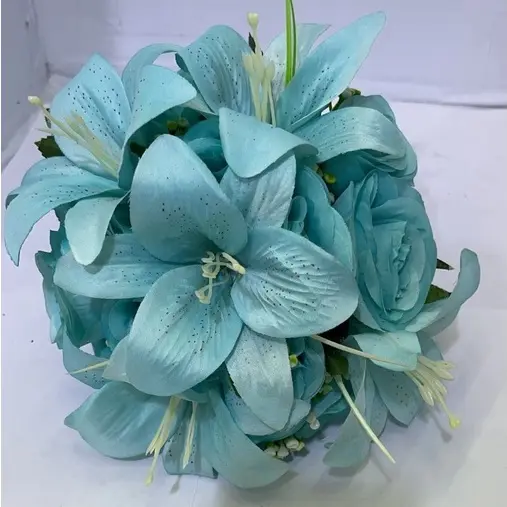 Buquê de casamento ( com 12 rosas e 5 lírios )