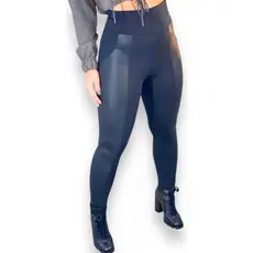 Calça Legging Montaria Feminina Flanelada com Detalhes em Cirre Suplex Peluciada de Cos Alto no Estilo Montaria Costura Reforçada e Tecido Térmico