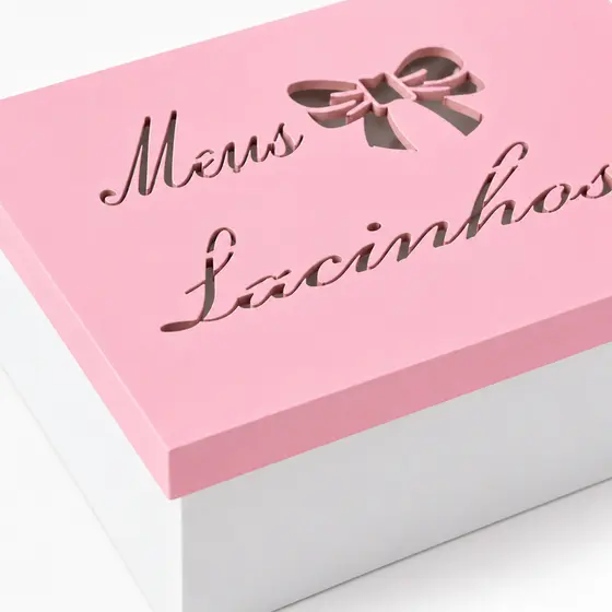 Caixa Organizadora De Lacinhos MDF Rosa E Branca Para Quarto De Bebê 20x16x8cm