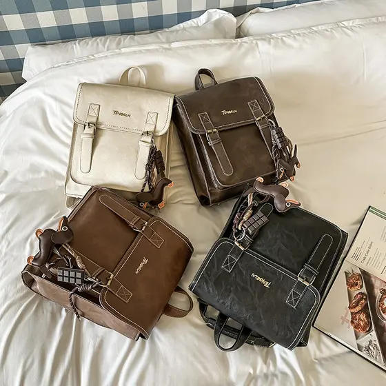 Mochila Feminina Nova de Verão com Pingente Moderno, Mochilas de Viagem para Meninas, Mochilas Femininas Impermeáveis