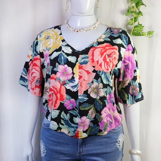 Blusa cropped floral plus size GG [MEDIDAS NA DESCRIÇÃO] [BRECHÓ]