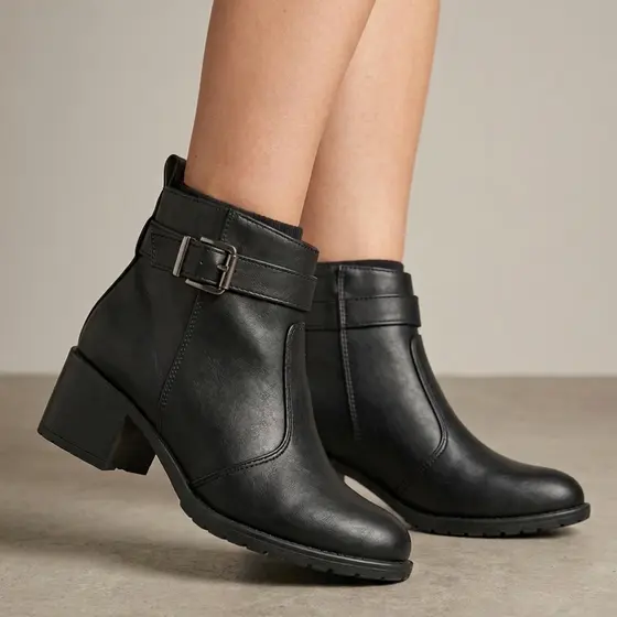 Bota Feminina Cano Curto Zíper Detalhe Fivela Casual Inverno