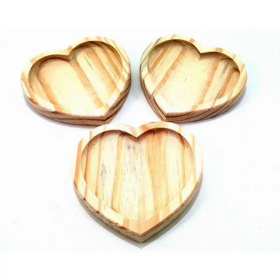 Petisqueira Coração em Madeira Pinus – Kit com 3 Peças para Servir Café, Frios ou Doces