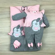 Saída Maternidade Para Menina Pinguim Rosa com Saco De Dormir