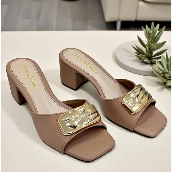Sandália feminina Salto Bloco Tamanco Casual com Enfeite Dourado Tamanco salto médio Ref 213