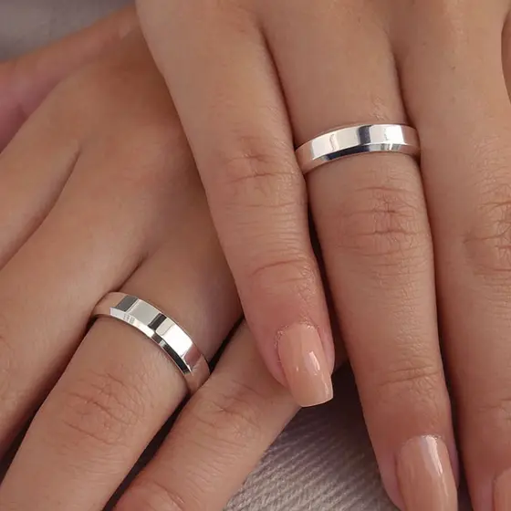 Par de Alianças Prateadas de Namoro e Casamento em Aço Inoxidável 316L Chanfradas e Antialérgicas - WL