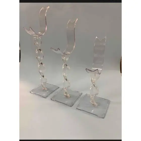 Expositor pedestal torcido acrílico para sapato/tênis