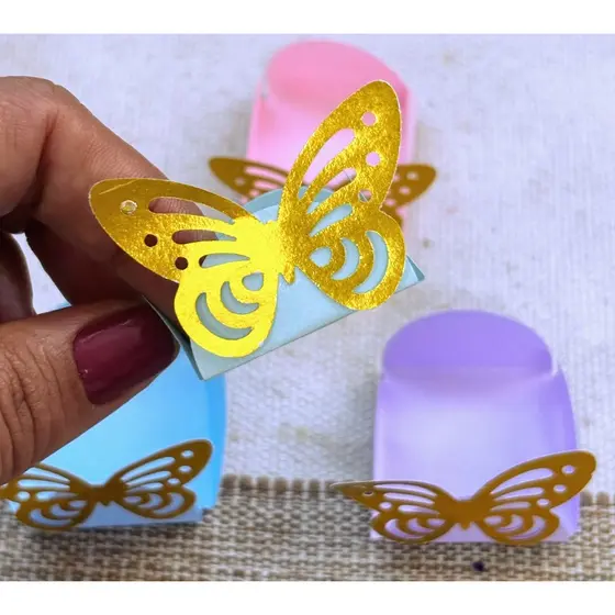 50 Forminhas de Doces com Borboleta Dourada - Festa Luxo Jardim Encantado