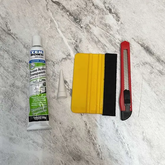 Kit Aplicação C/ Espátula, Estilete e Silicone Para a Vedação.