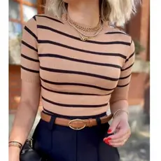 Blusinha feminina sofisticada com listras