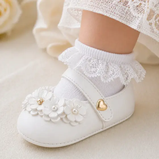 Sapatinho de bebê sapatilha branca batizado super macia luxuosa