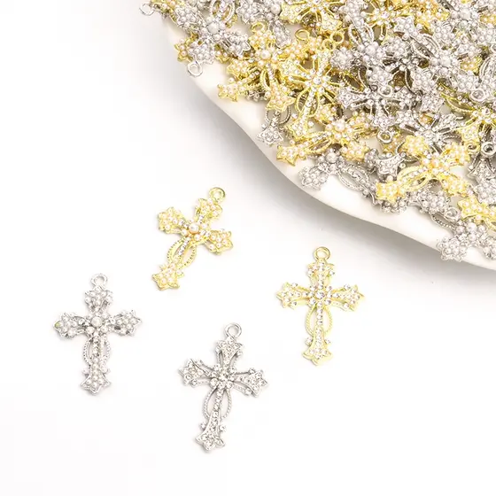 10pcs Barroco Lolita Estilo Rhinestones & Pearls Inlaid Cross Charms Christian Design Jóias Acessórios Homens