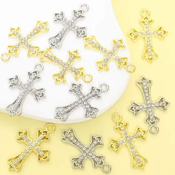 10pcs Elegante Rhinestones Brilhantes Inlay Cross Charmes Personalidade Requintada Ornamentos Hip
