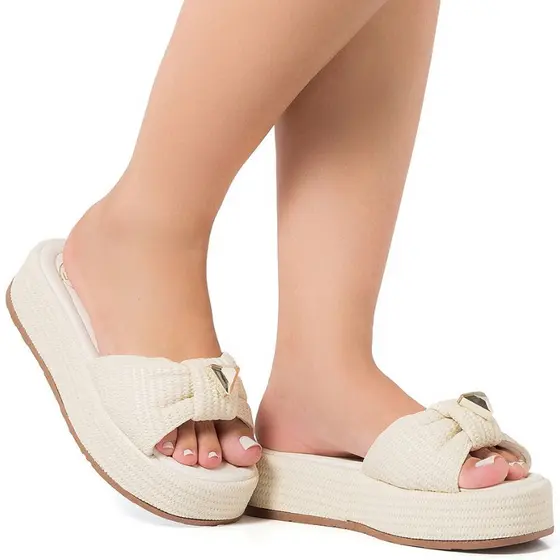 Sandalia Feminina Tamanco Plataforma Lancellotti – Conforto e Estilo em Cada Passo