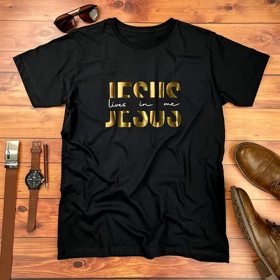 Camiseta Masculina Jesus Lives in Me Regular Fit Algodão Premium Gospel Cristã Evangélica