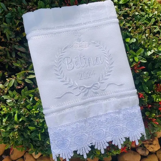 Toalhinha de Boca Batizado Bordada Com Nome Monocromática Premium