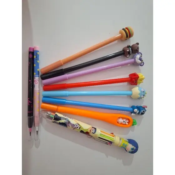 Kit canetas fofas - 7 canetas divertidas - 1 caneta 8 cores - 2 lapiseira troca ponta. kit canetas fofas sortidas