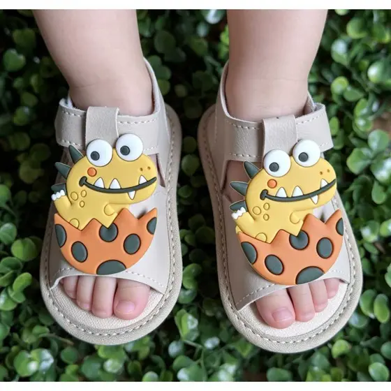 SANDALIAS DE BEBE MENINO DE DINOSSAURO NO OVO