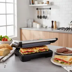 Sanduicheira Elétrica Grill Inox 127V ou 220V Chapa Antiaderente Fácil Limpeza Grelha Panini Press
