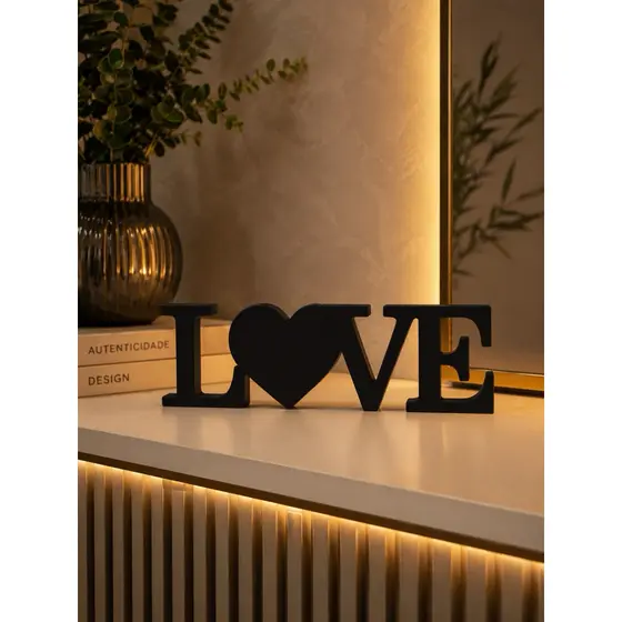 LOVE Decor – Palavra Decorativa Moderna com Coração